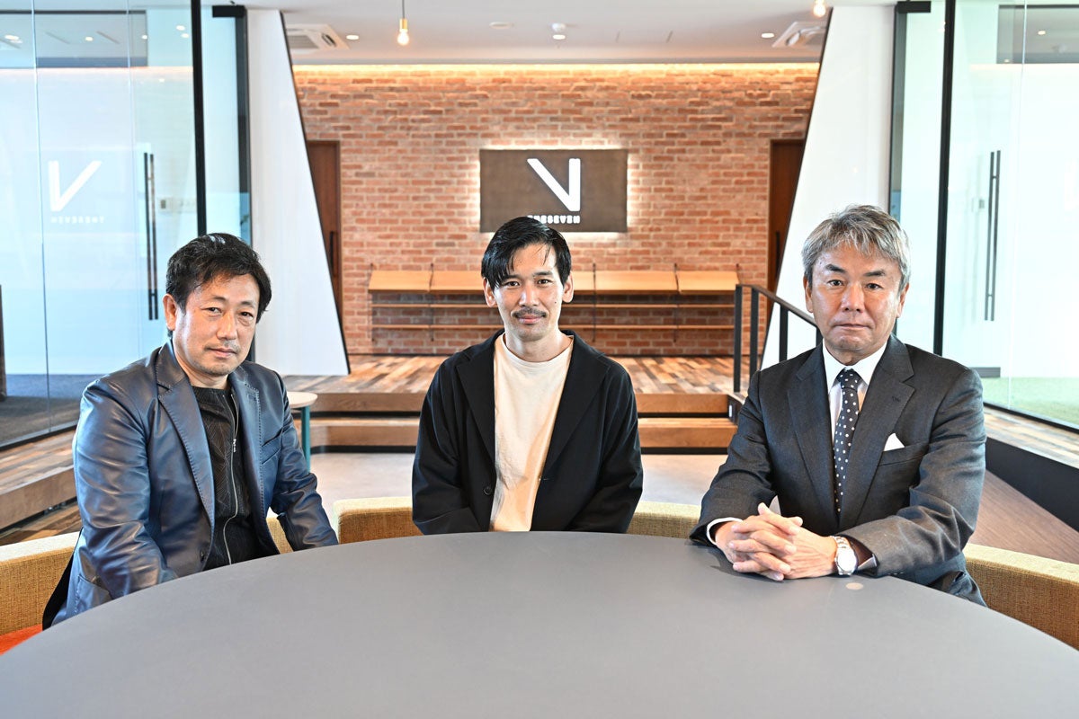 左から森井プロデューサー、赤羽智史VFXプロデューサー、菅井龍夫CEO