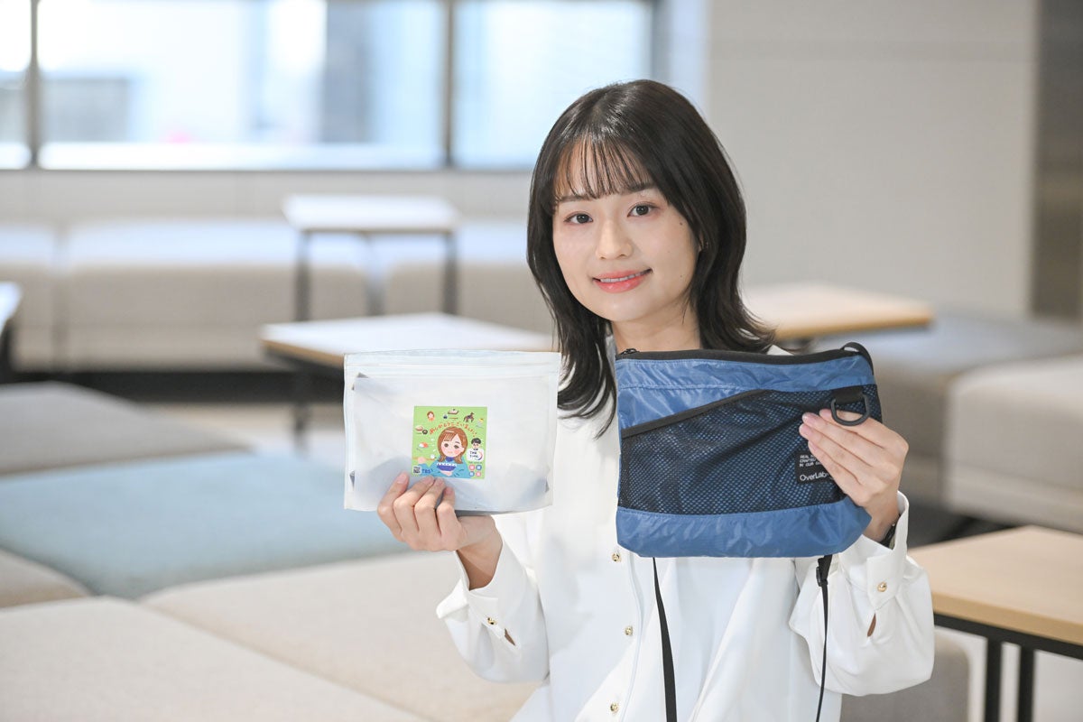 「早朝グルメ」で携帯するバッグとポーチ、必須アイテムが入っている