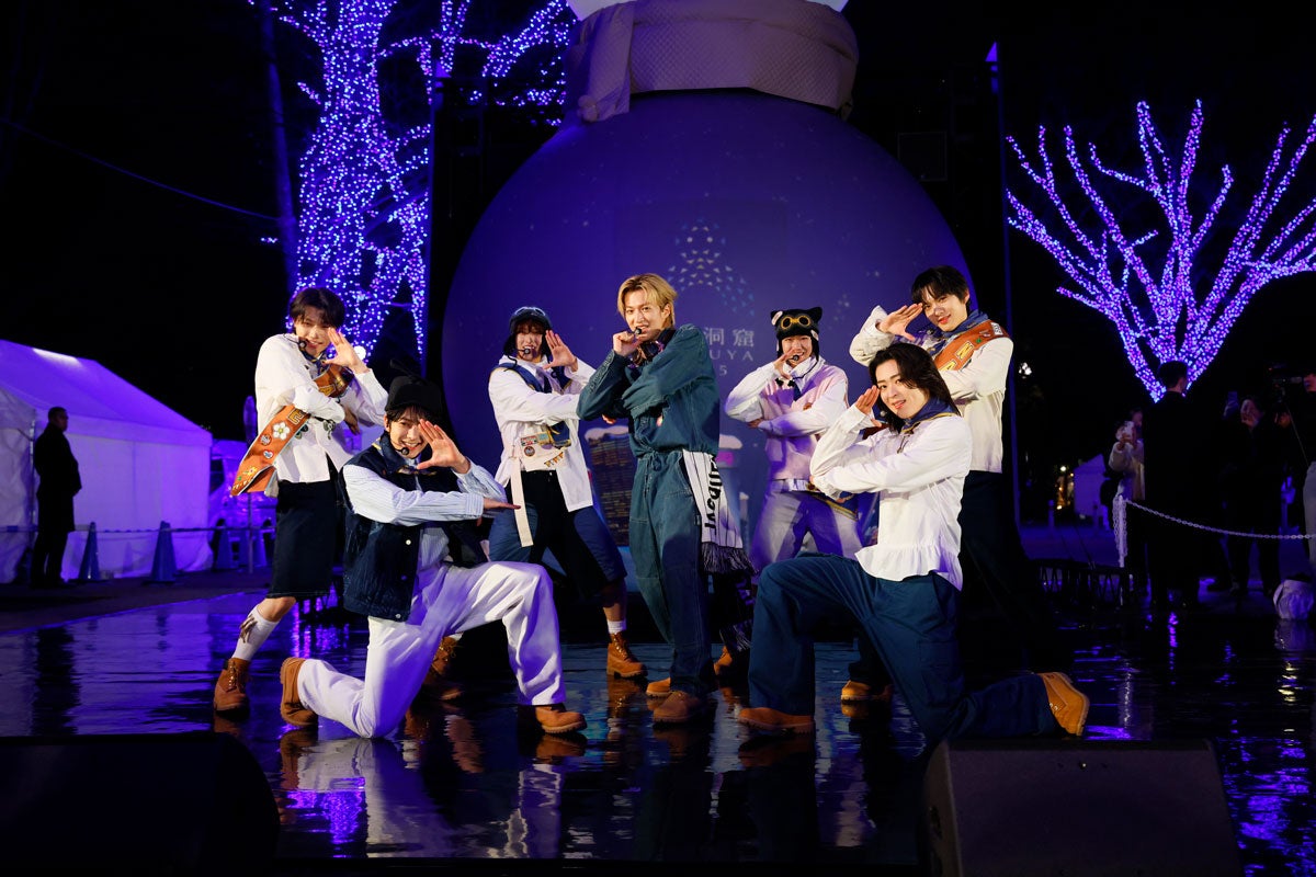 NAZE　写真左から、ユウヤ、ターン、キムゴン、ユンギ、アト、カイセイ、ドヒョク