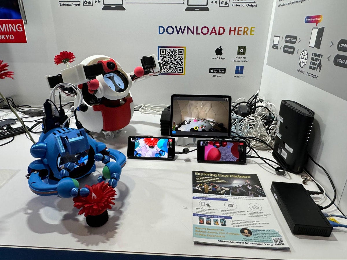 ラスベガス・CES会場から大阪にある遠隔操作ロボットを操作するデモも実施