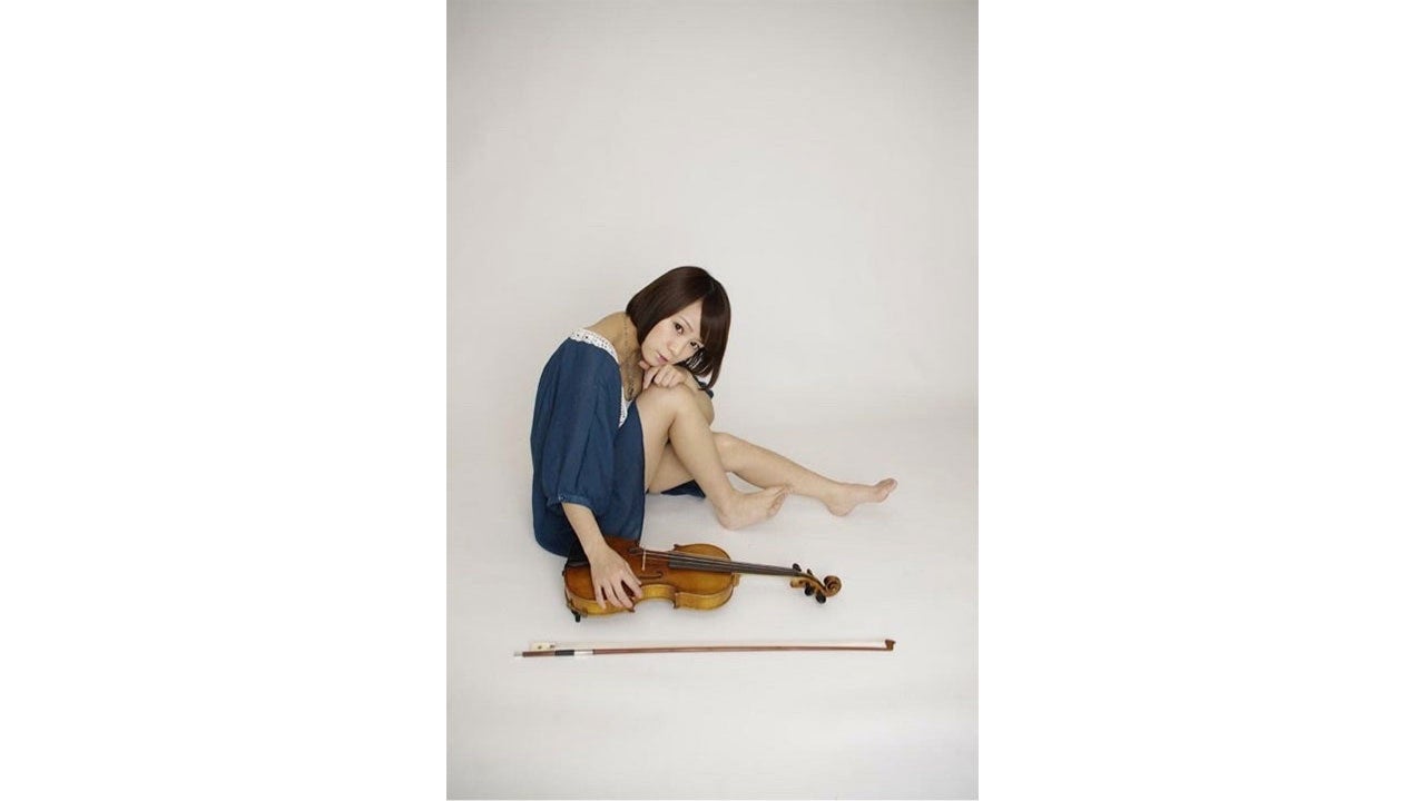 「小栗あずき」の名前で活動するアイドル時代