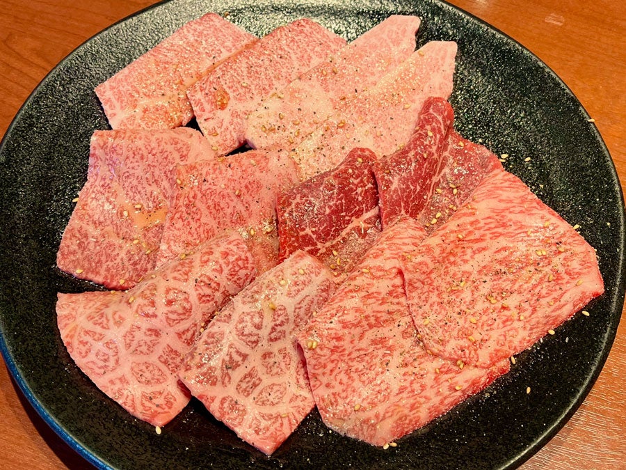 人気メニューの一つ「6種盛り合わせ」