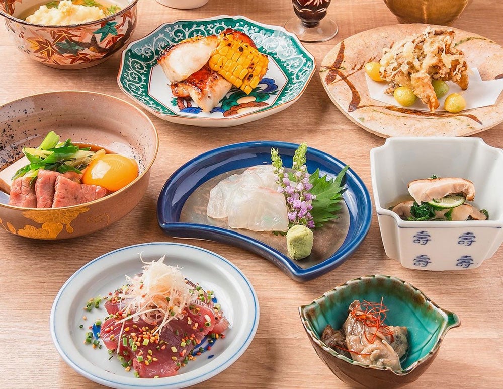 老舗日本料理店の料理をアラカルトで提供