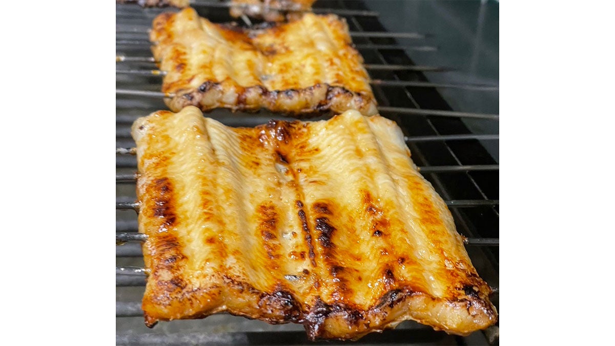 おすすめは焼き物。香りと火入れの加減でごはんにも酒にも合う一皿に