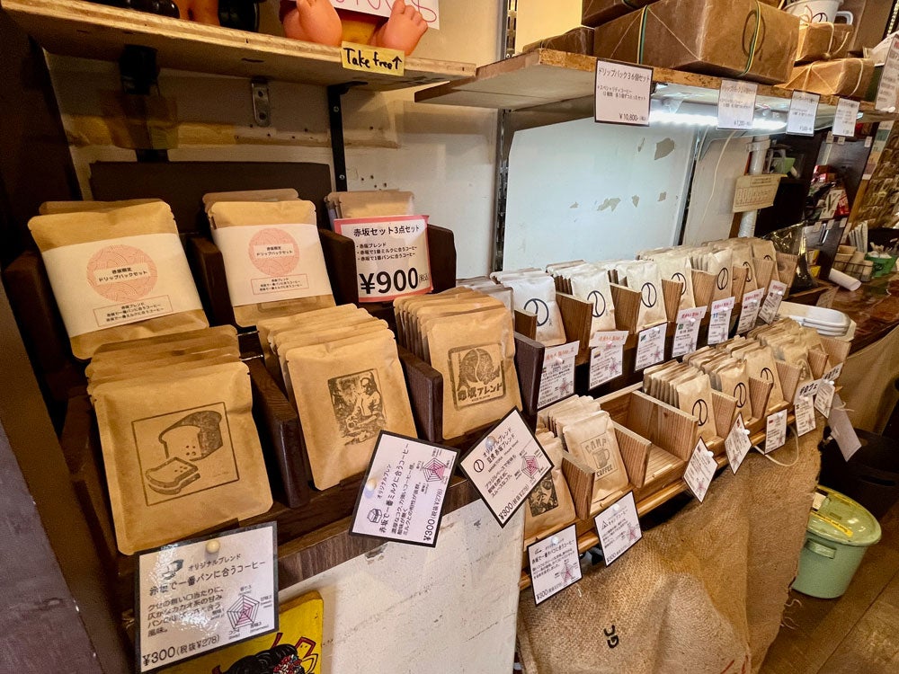 店頭に並ぶ豆やドリップバッグ
