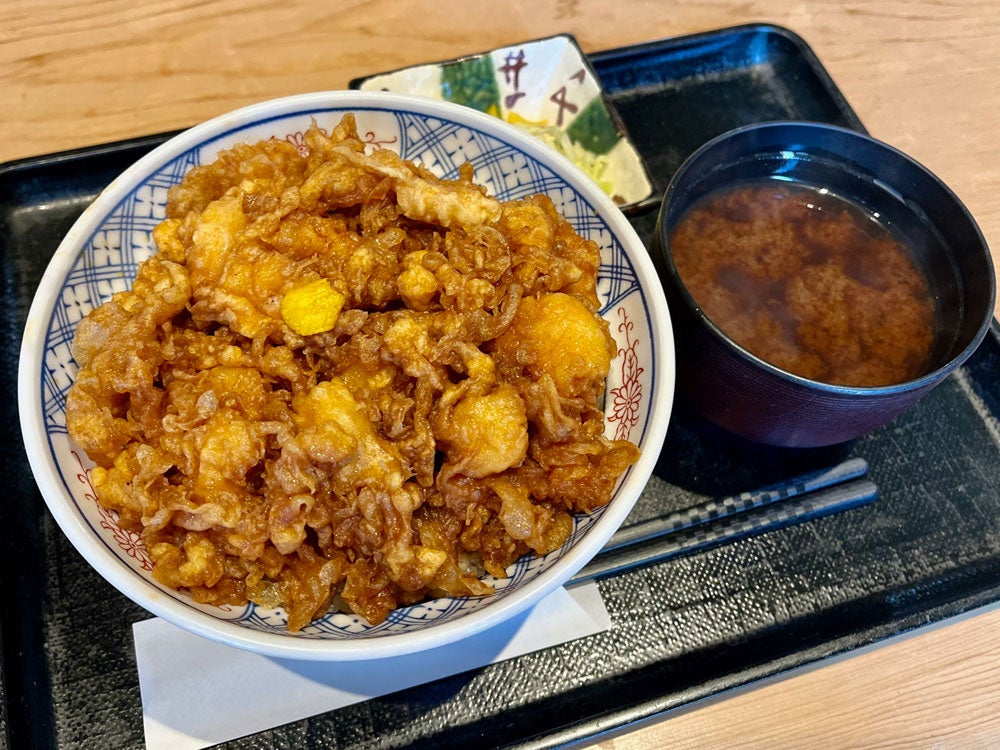 小海老と小柱を使った名物の「かき揚げ丼」