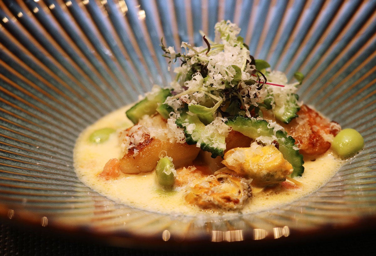 ムール貝と夏野菜を使った魚料理